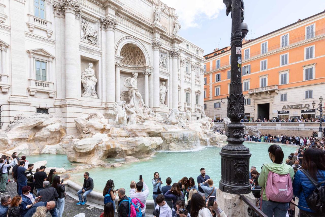 Silver Trevi Fountain - Collection Apartamento